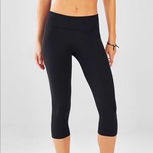 Fabletics salar solid power hold capri